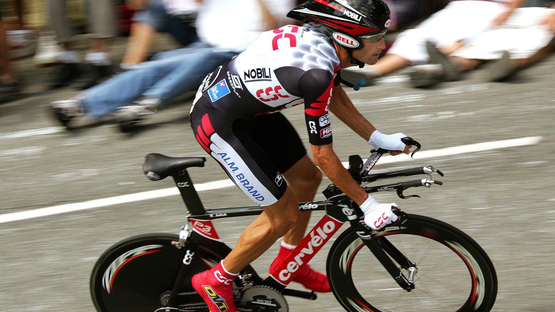 贝尔戈米犀利点评，巴萨全队陷抱怨漩涡，裁判哨声成导火索！